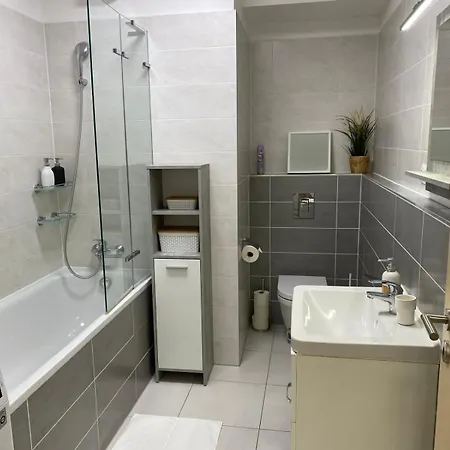 Apartamento Spacy Modern Near Hockey Stadium