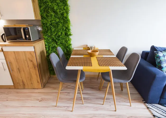 Spacy Modern Near Hockey Stadium Apartment *